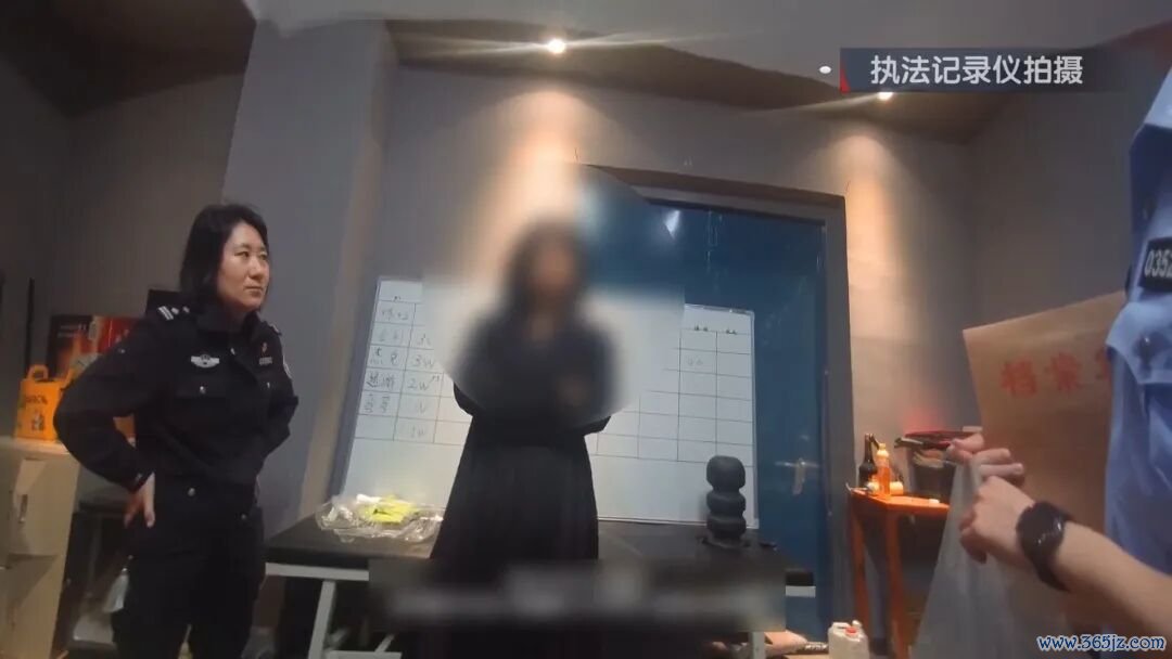 “退衣姐”被刑拘。图源:齐集